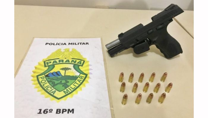 Palmital - Policia Militar aborda Hilux e encontra pistola 9MM no porta luvas